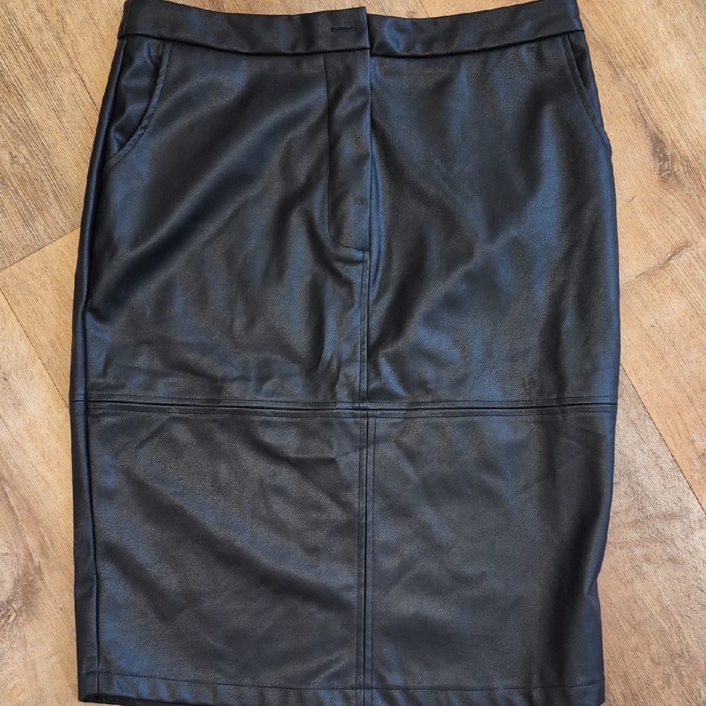 Chic Black Pencil Skirt